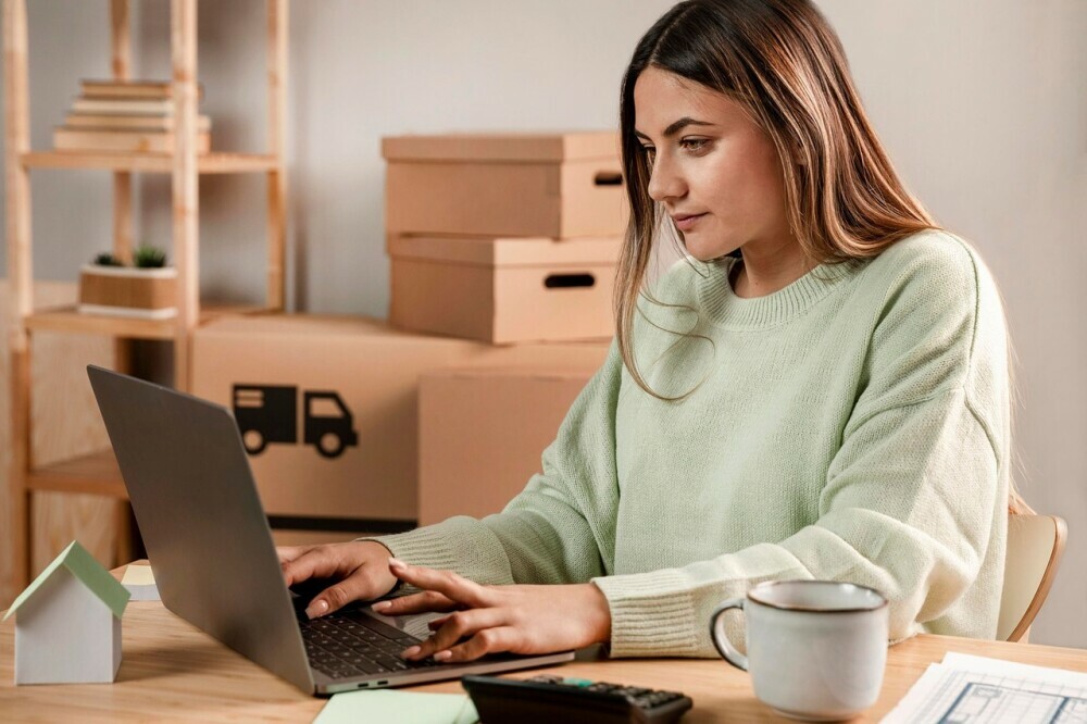 A woman working on her dropshipping business